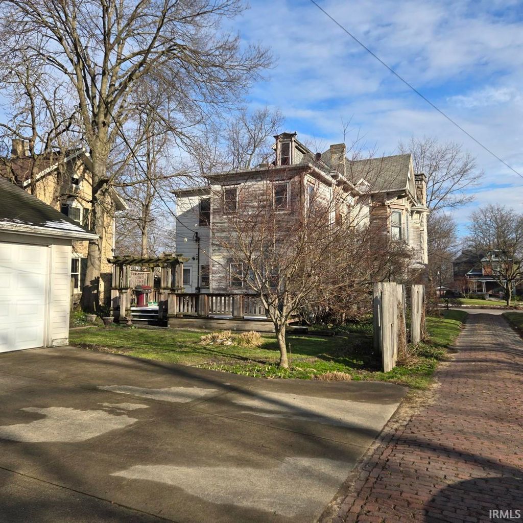 Photo of 714 W Washington Street, South Bend, IN 46601 (MLS # 202609797)