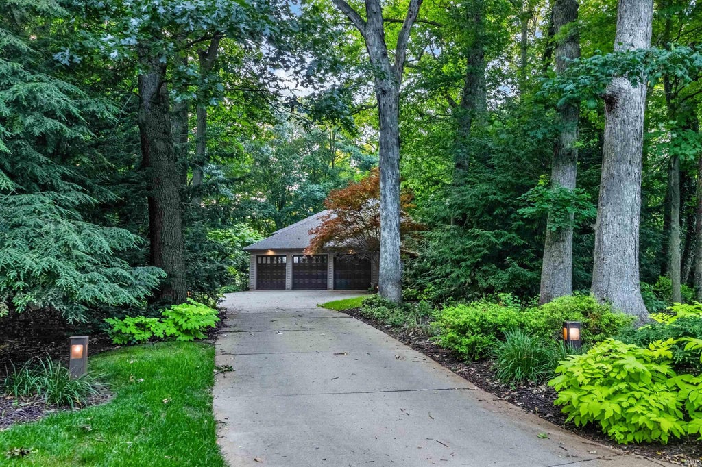 Photo of 55961 Dana Drive, Bristol, IN 46507 (MLS # 202626764)