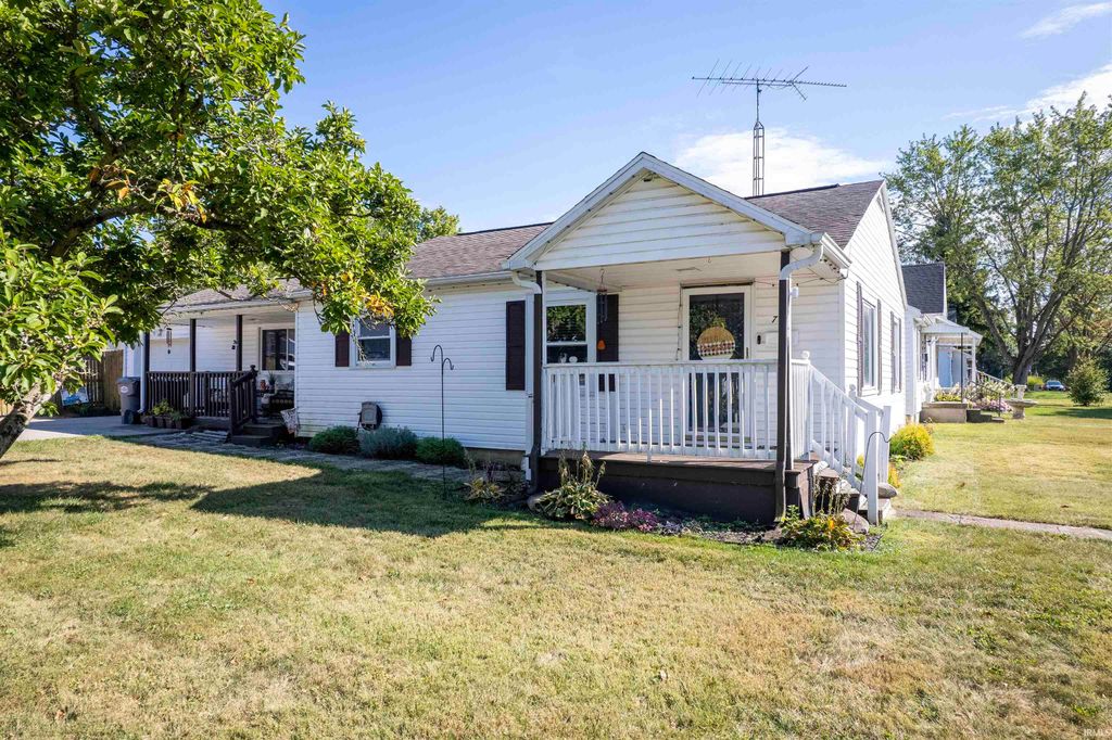 Photo of 715 E Franklin Street, Albany, IN 47320 (MLS # 202603719)