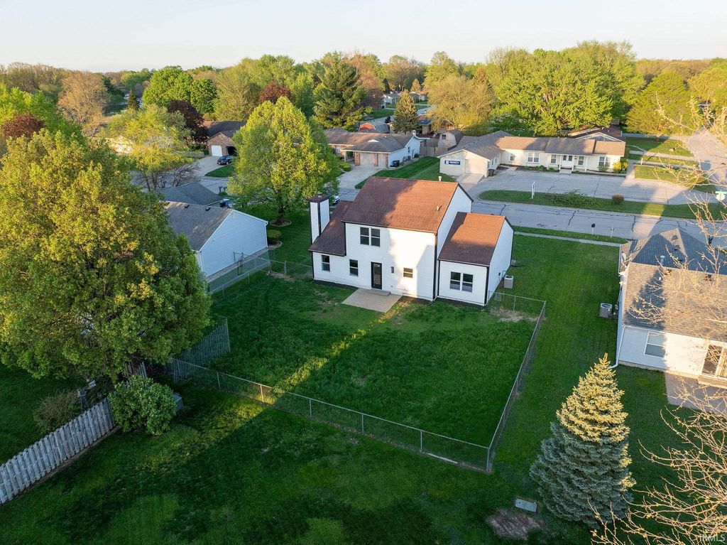 Photo of 812 Woodmere Drive, Lafayette, IN 47905 (MLS # 202613657)