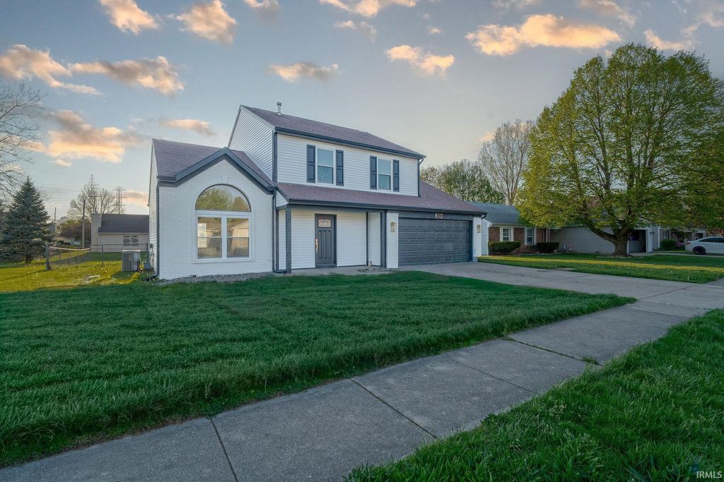 Photo of 812 Woodmere Drive, Lafayette, IN 47905 (MLS # 202613657)