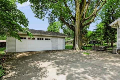 Tiny photo for 820 Shawnee Avenue, Lafayette, IN 47905 (MLS # 202622831)