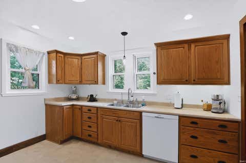Tiny photo for 820 Shawnee Avenue, Lafayette, IN 47905 (MLS # 202622831)