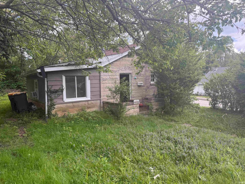 Photo of 619 N Monroe Street, Bloomington, IN 47404 (MLS # 202616174)
