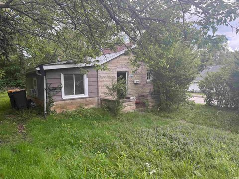 Photo of 619 N Monroe Street, Bloomington, IN 47404 (MLS # 202616174)