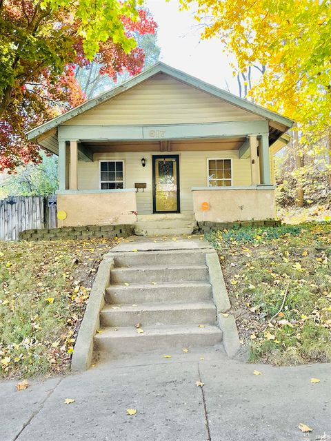 Photo of 617 W 7th Street, Marion, IN 46953 (MLS # 202544290)