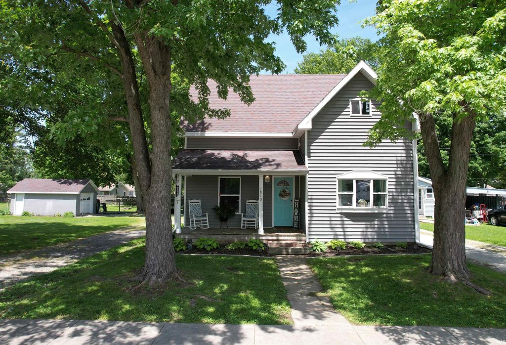 Photo of 1810 Fremont Street, Crawfordsville, IN 47933 (MLS # 202620692)