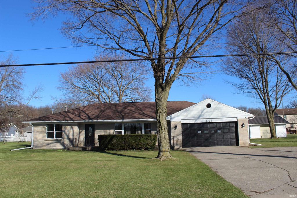 Photo of 1410 Williams St St, Angola, IN 46703 (MLS # 202610687)