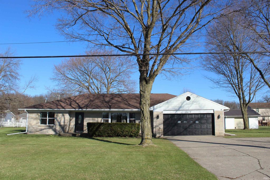 Photo of 1410 Williams St St, Angola, IN 46703 (MLS # 202610687)