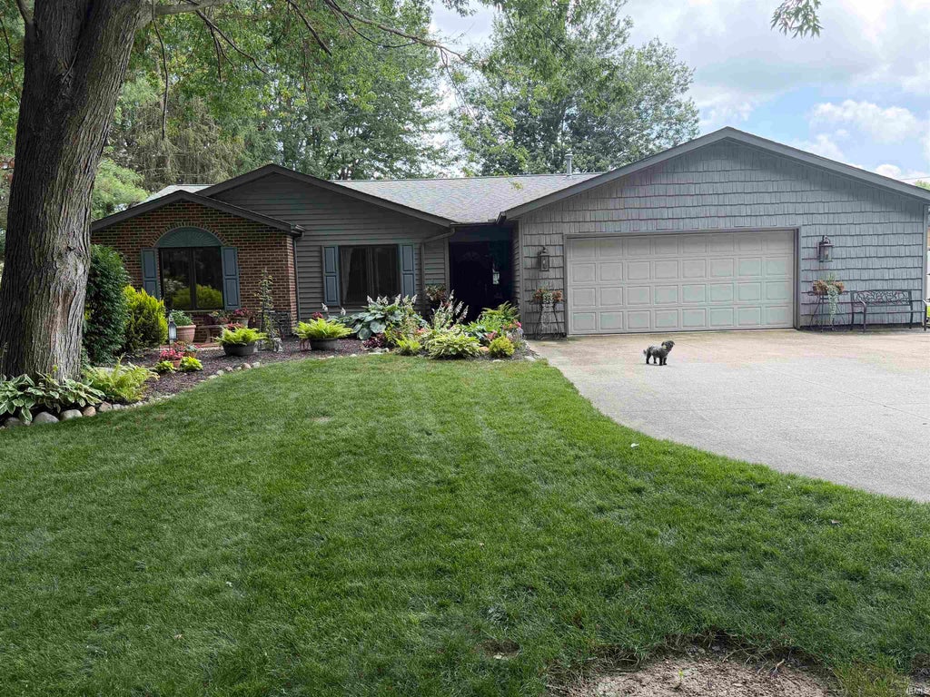 Photo of 624 North Shore Drive, Kendallville, IN 46755 (MLS # 202626559)