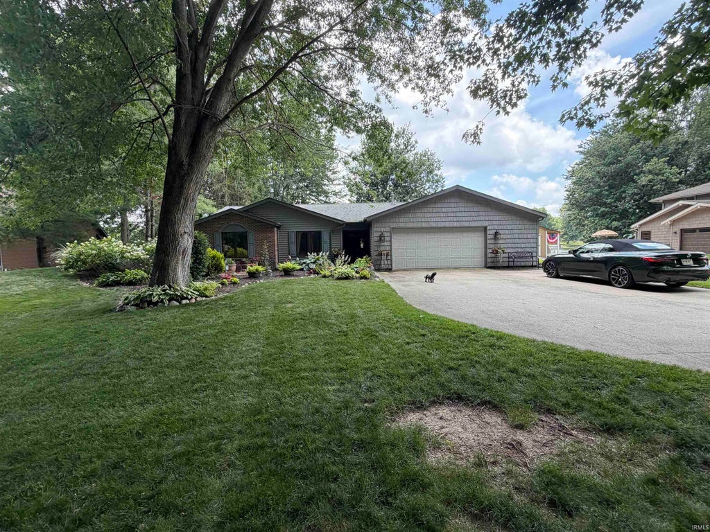 Photo of 624 North Shore Drive, Kendallville, IN 46755 (MLS # 202626559)