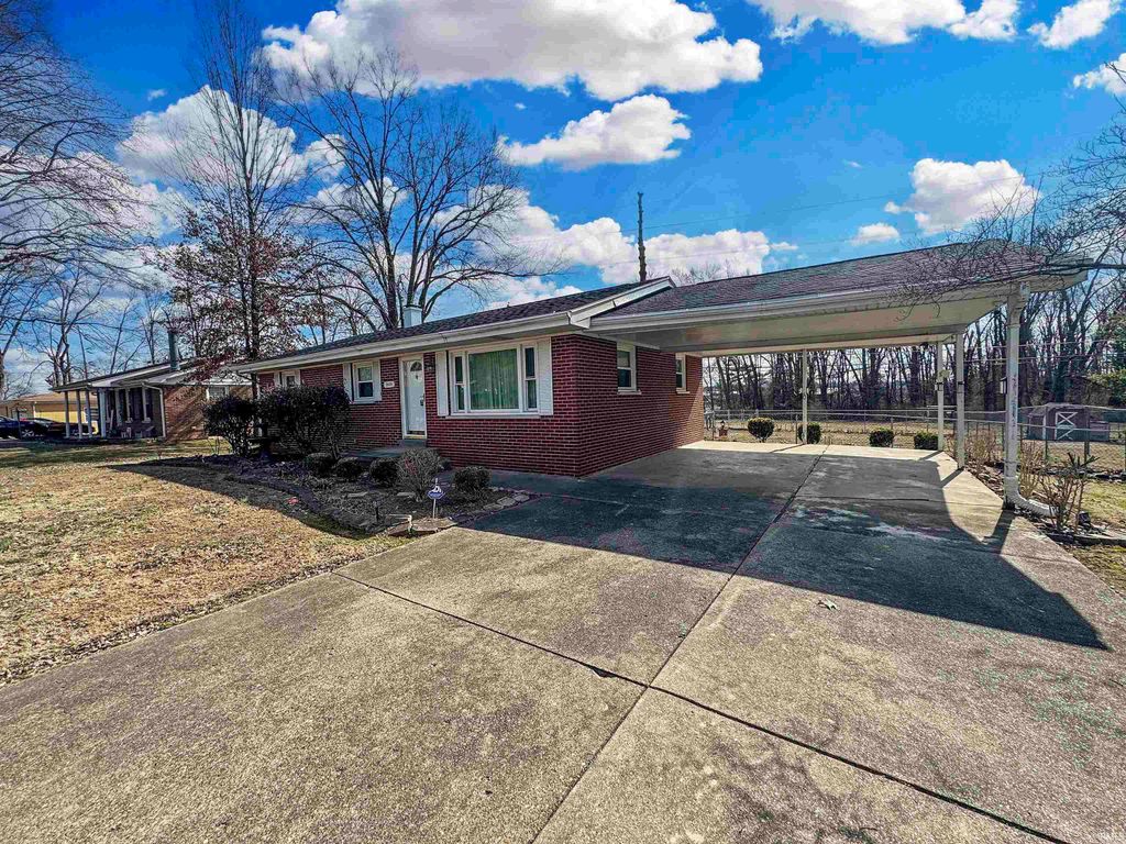 Photo of 2609 Ashwood Avenue, Evansville, IN 47711 (MLS # 202605945)