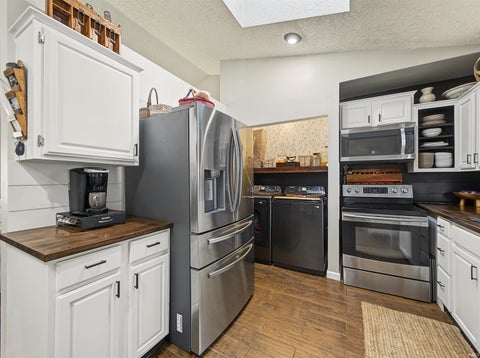 Tiny photo for 2014 Eastland Court, Evansville, IN 47715 (MLS # 202634739)