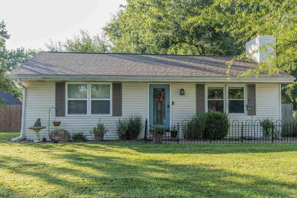 Photo of 2014 Eastland Court, Evansville, IN 47715 (MLS # 202634739)