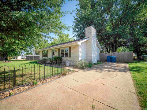 Tiny photo for 2014 Eastland Court, Evansville, IN 47715 (MLS # 202634739)