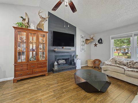 Tiny photo for 2014 Eastland Court, Evansville, IN 47715 (MLS # 202634739)