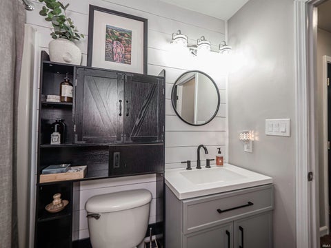 Tiny photo for 2014 Eastland Court, Evansville, IN 47715 (MLS # 202634739)