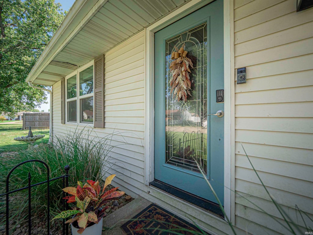 Photo of 2014 Eastland Court, Evansville, IN 47715 (MLS # 202634739)