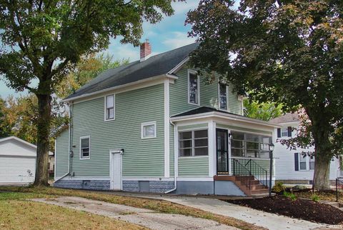 Photo of 601 Charlotte Avenue, Fort Wayne, IN 46805 (MLS # 202538527)