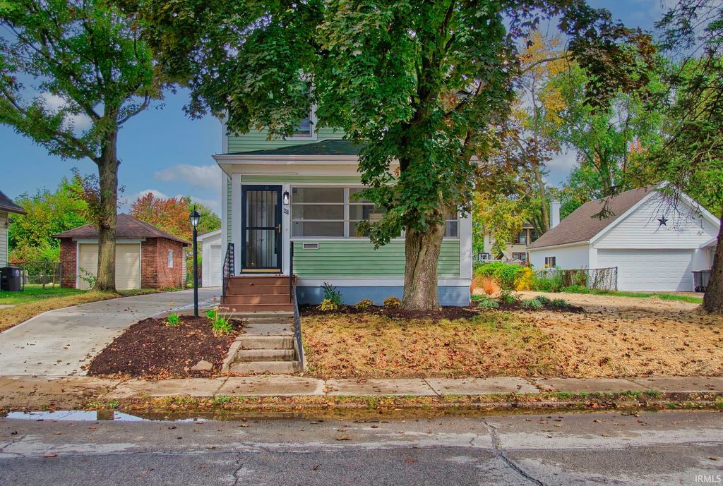 Photo of 601 Charlotte Avenue, Fort Wayne, IN 46805 (MLS # 202538527)