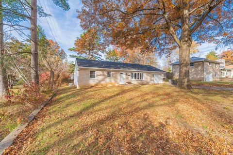 Photo of 1612 S Clifton Avenue, Bloomington, IN 47401 (MLS # 202546046)