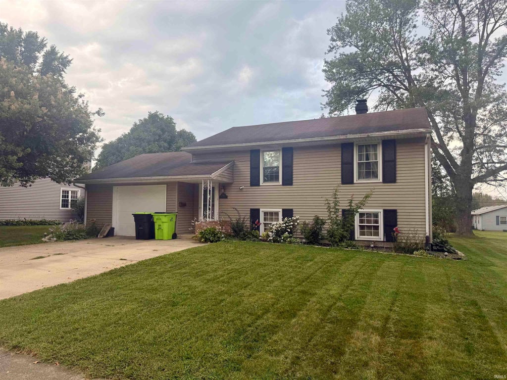 Photo of 705 Lynnwood Drive, Logansport, IN 46947 (MLS # 202640292)