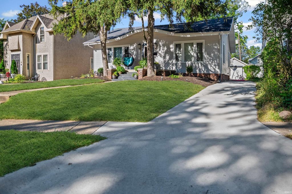 Photo of 867 Shawnee Avenue, Lafayette, IN 47905 (MLS # 202539385)