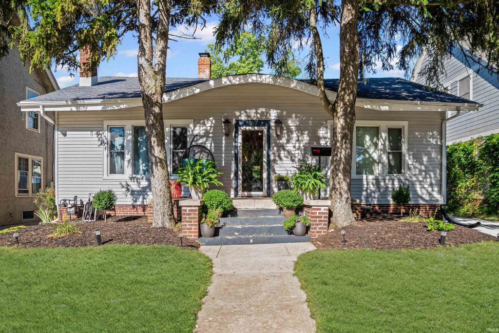 Photo of 867 Shawnee Avenue, Lafayette, IN 47905 (MLS # 202539385)