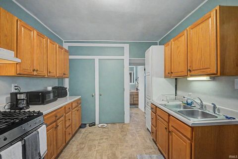 Tiny photo for 358 Sims Street, Frankfort, IN 46041 (MLS # 202616990)