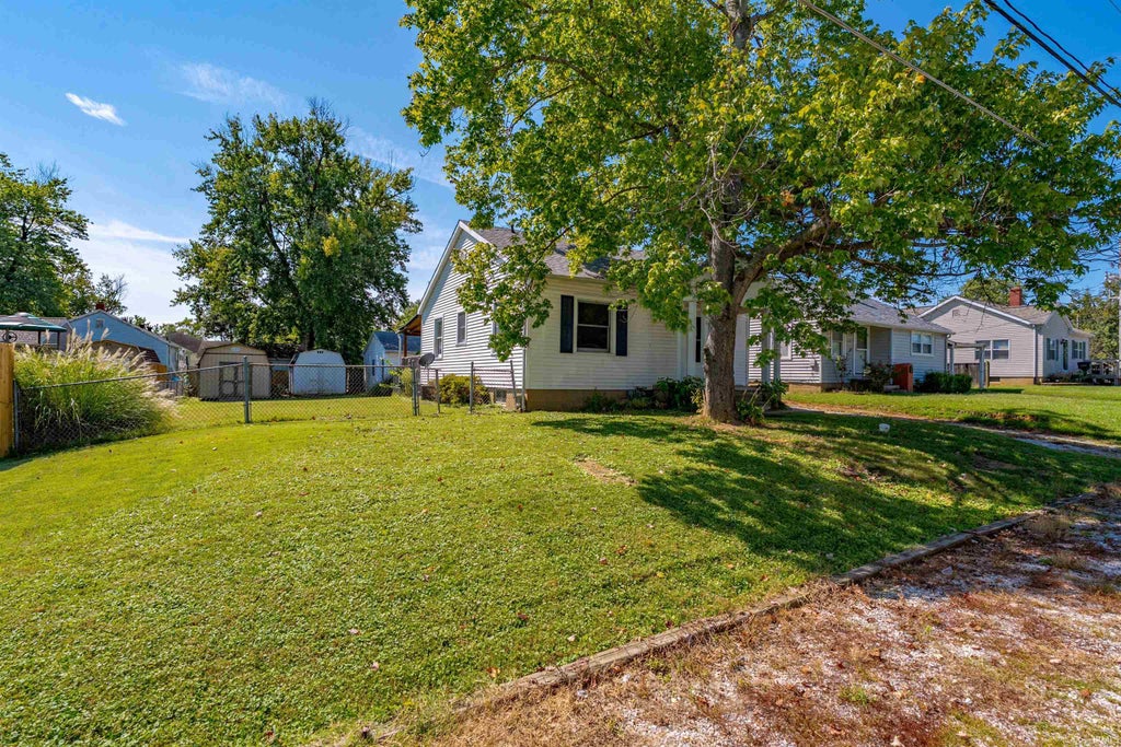 Photo of 1713 Keck Avenue, Evansville, IN 47711 (MLS # 202638172)