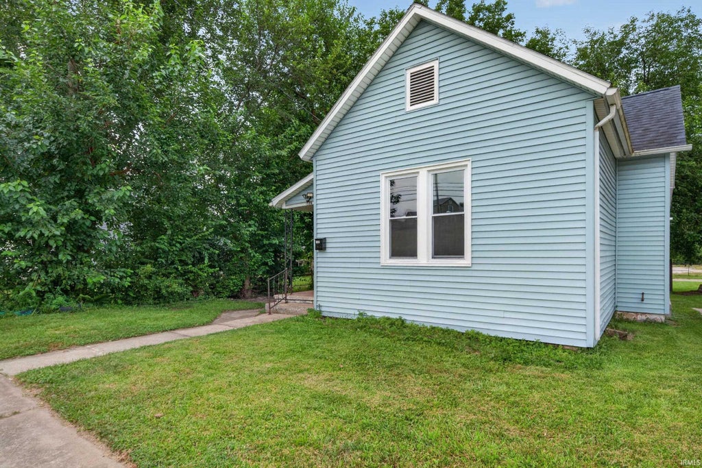 Photo of 1529 Erie Avenue, Logansport, IN 46947 (MLS # 202630130)
