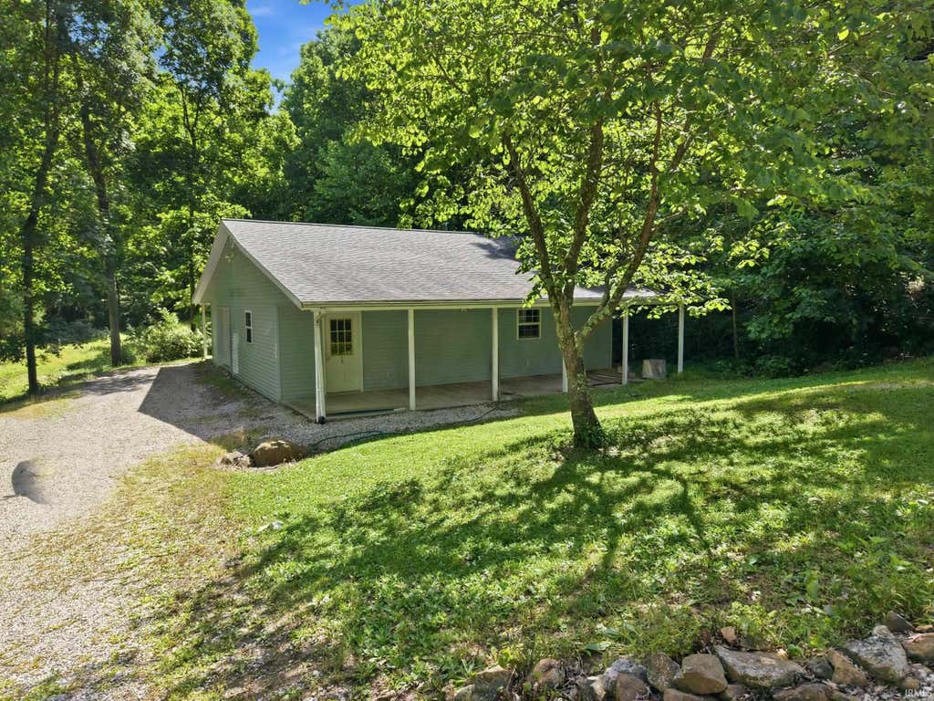 Photo of 10804 E State Road 58, Bloomfield, IN 47424 (MLS # 202625692)