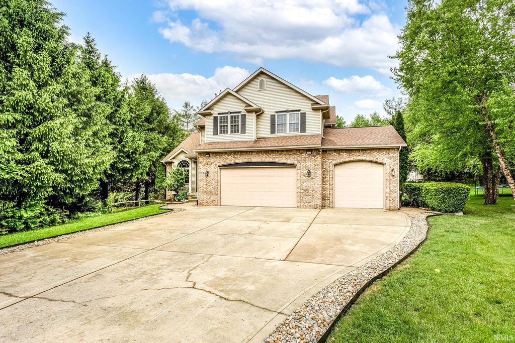 Photo of 3758 S Claybridge Drive, Bloomington, IN 47401 (MLS # 202617963)