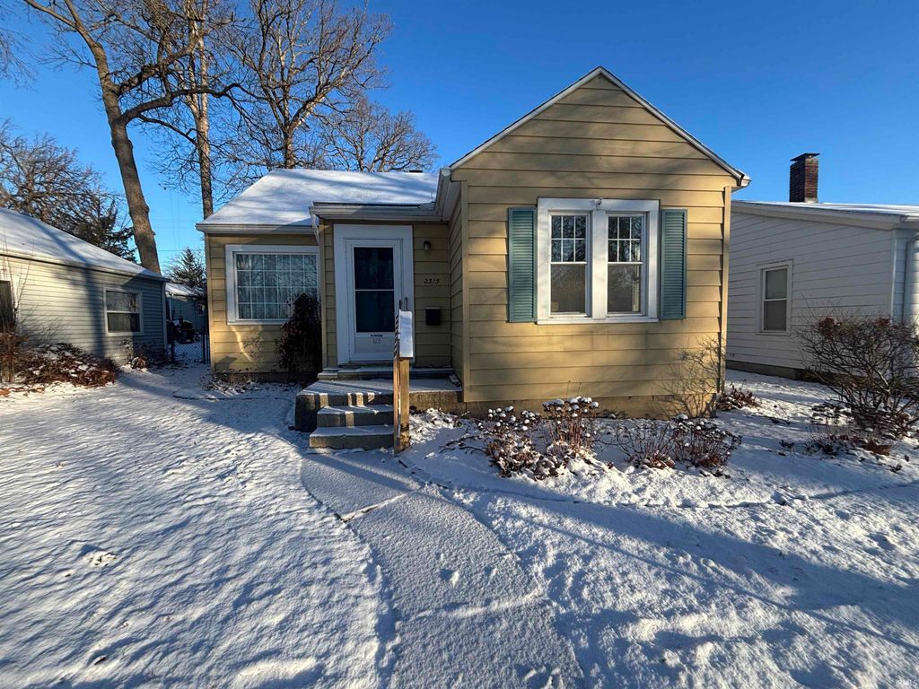 Photo of 2315 Kenwood Avenue, Fort Wayne, IN 46805 (MLS # 202601593)