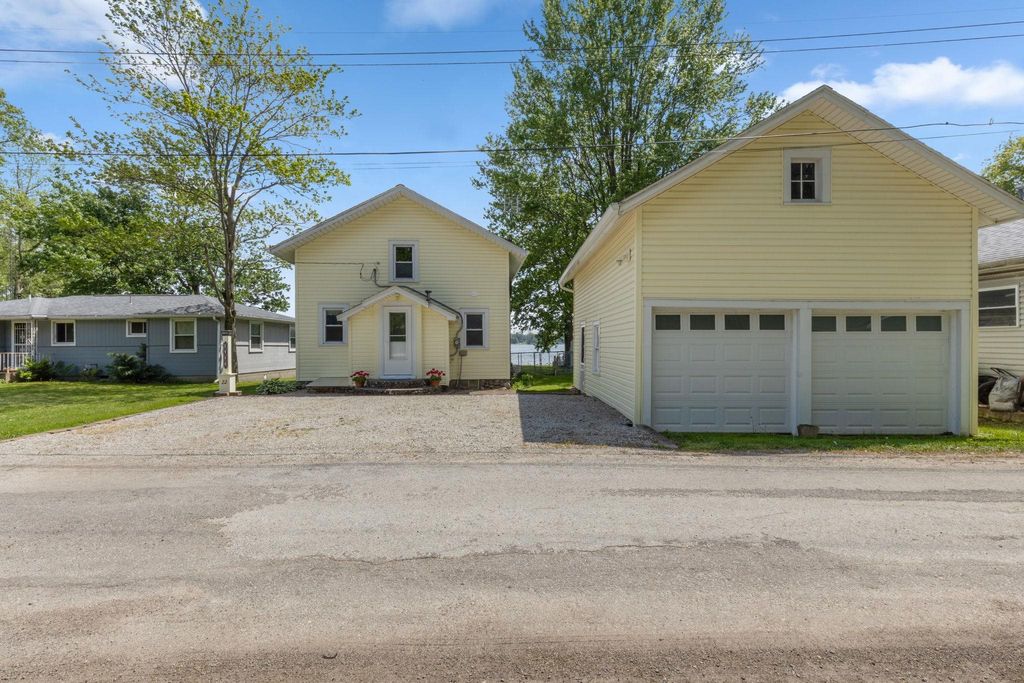 Photo of 8980 E 430 S, Wolcottville, IN 46795 (MLS # 202619131)
