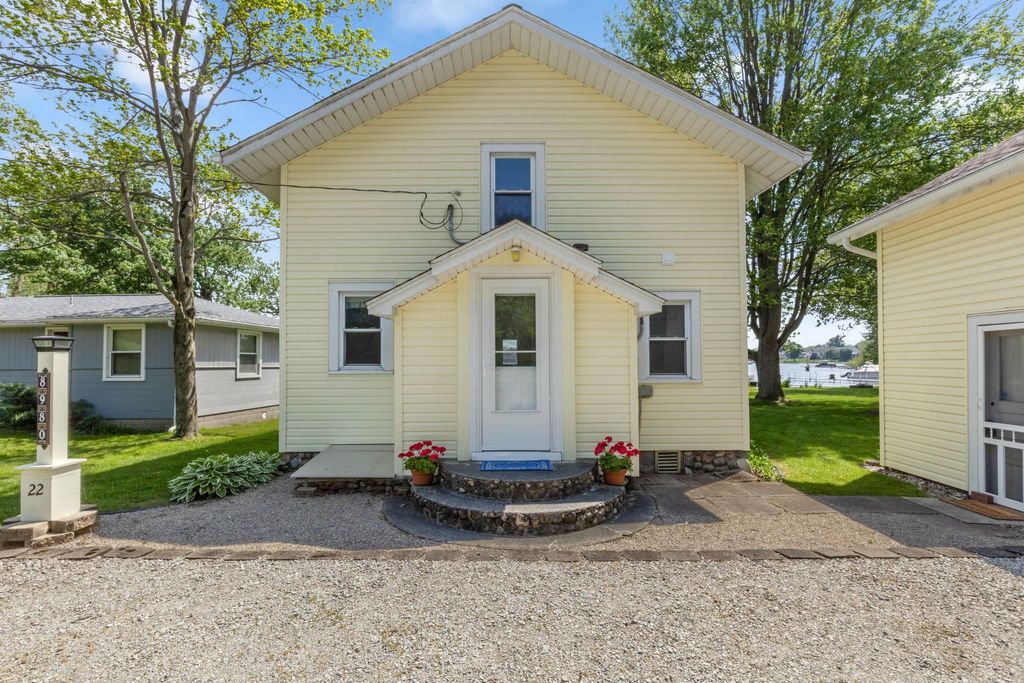 Photo of 8980 E 430 S, Wolcottville, IN 46795 (MLS # 202619131)