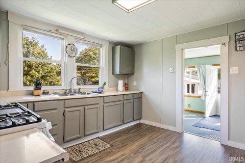Tiny photo for 526 E Walnut Street, Greentown, IN 46936 (MLS # 202638099)