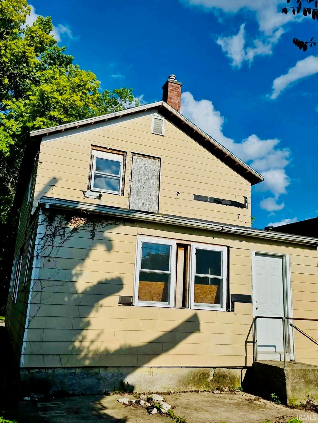 Photo of 3422 Bowser Avenue, Fort Wayne, IN 46806 (MLS # 202635561)