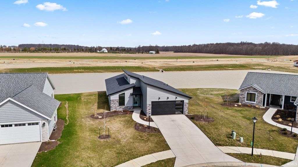 Photo of 11161 Oaklynn Reserve Boulevard, Fort Wayne, IN 46835 (MLS # 202609625)