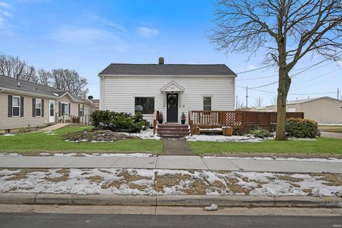 Photo of 211 W Boston Street, Syracuse, IN 46567 (MLS # 202606397)
