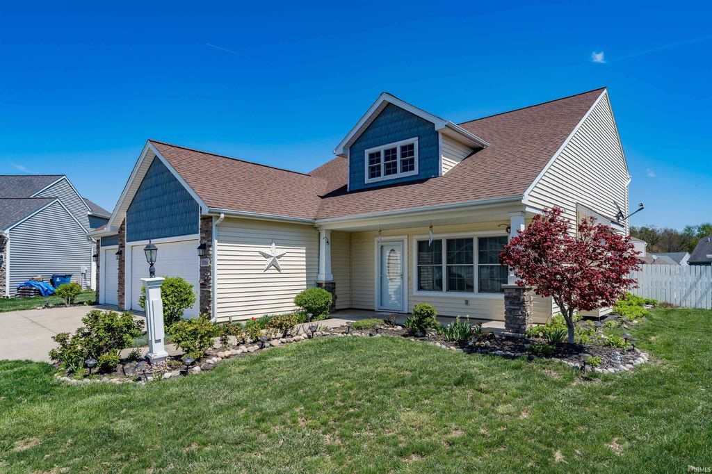 Photo of 13084 Claret Court, Fort Wayne, IN 46845 (MLS # 202614851)