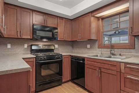 Tiny photo for 4825 Indiana Avenue, Fort Wayne, IN 46807 (MLS # 202613565)