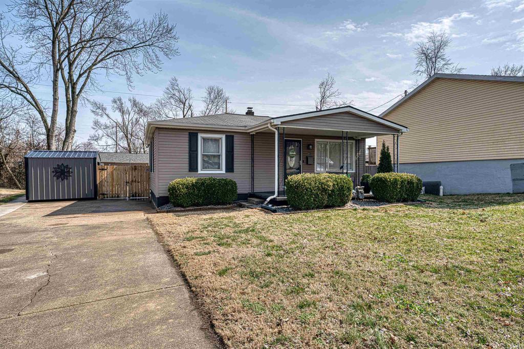 Photo of 220 S Tekoppel Avenue, Evansville, IN 47712 (MLS # 202607075)