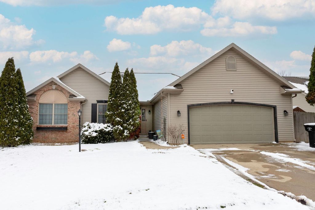Photo of 1809 Elizabethan Court, South Bend, IN 46614 (MLS # 202608887)