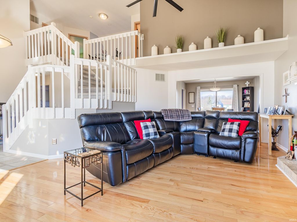 Photo of 614 Darlington Court, Fort Wayne, IN 46825 (MLS # 202607868)