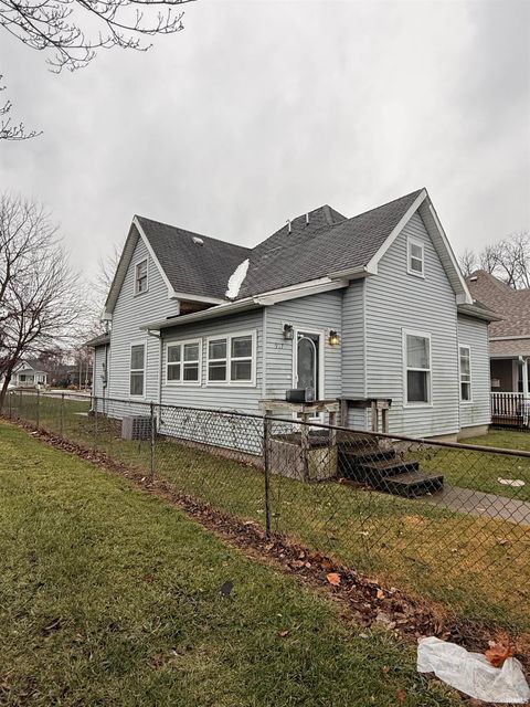 Tiny photo for 917 W Jackson Street, Kokomo, IN 46901 (MLS # 202549458)