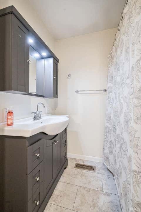 Tiny photo for 1509 Maplewood Drive, Kokomo, IN 46902 (MLS # 202634439)