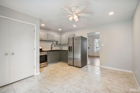 Tiny photo for 1509 Maplewood Drive, Kokomo, IN 46902 (MLS # 202634439)
