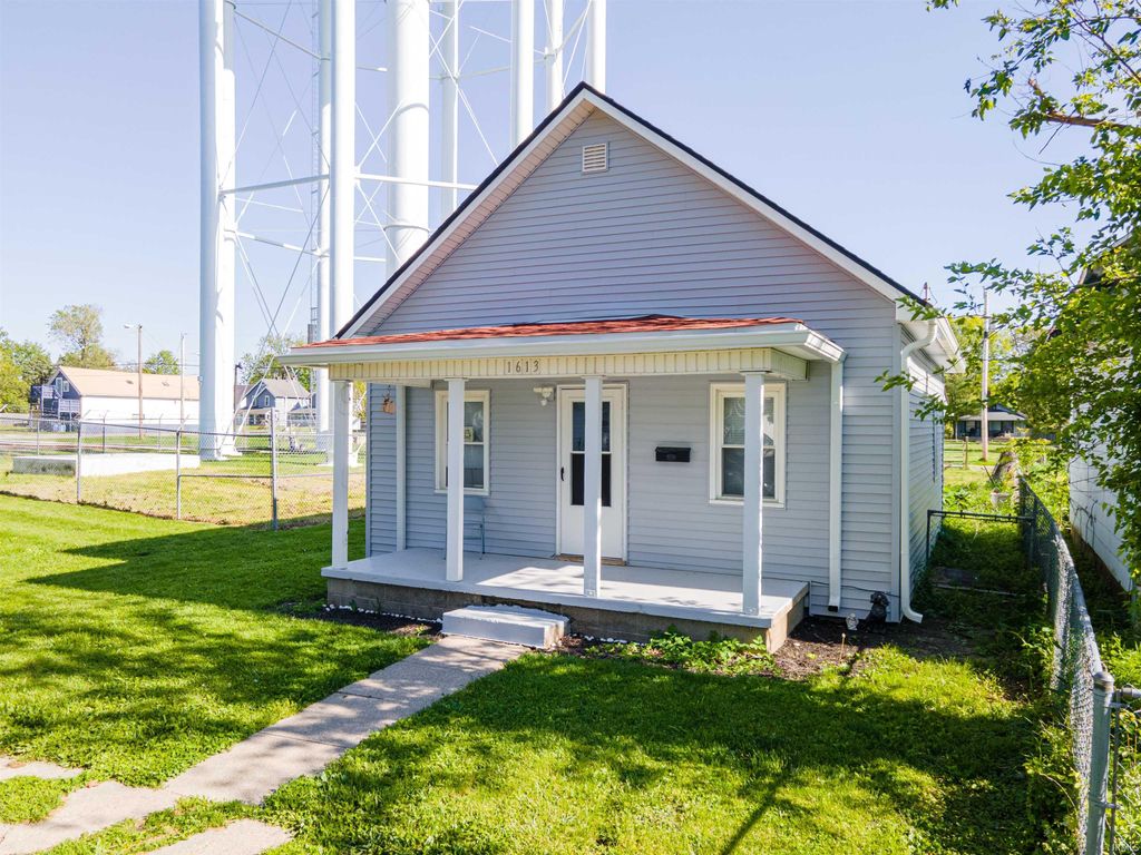 Photo of 1613 W 1st Street, Marion, IN 46952 (MLS # 202617846)