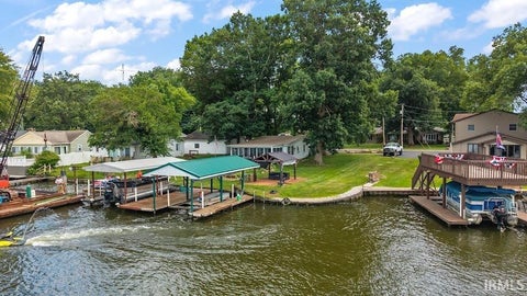 Photo of 5008 E Shady Point Drive, Monticello, IN 47960 (MLS # 202629810)